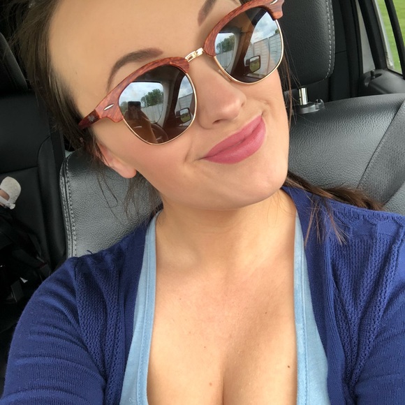 Meet your Posher, Amber - Picture 1 of 1